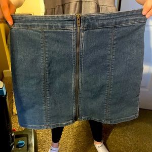 Supper comfy skirt hugs all the curves in the right places!